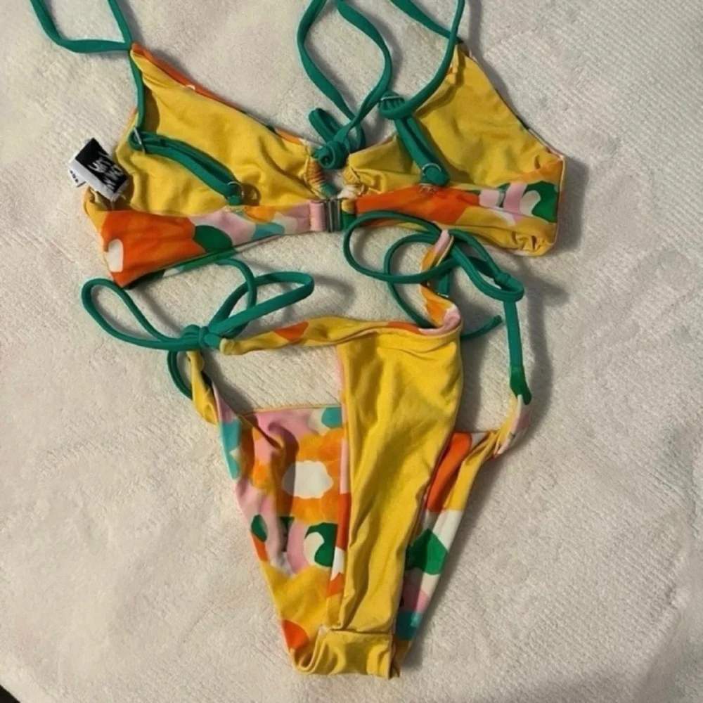 Princess Polly Janey Floral Multi color bikini set - Picture 4 of 6